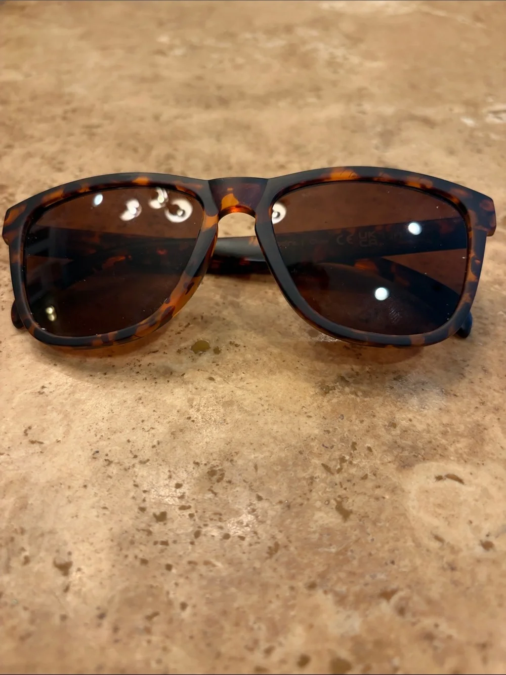 Goodr men’s lightweight tortoiseshell Basset Hound Dreams sunglasses, LIKE NEW